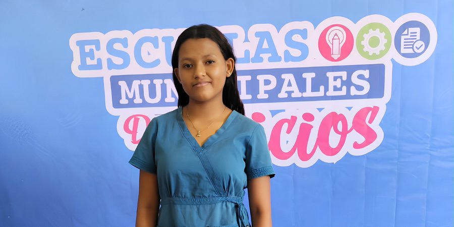 De vender trocantes con sus padres a  soñar con su propio salón de belleza