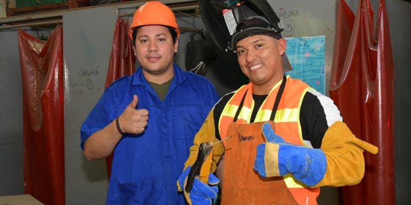 Demostraciones de capacidades y habilidades aprendidas por estudiantes técnicos del sector industrial