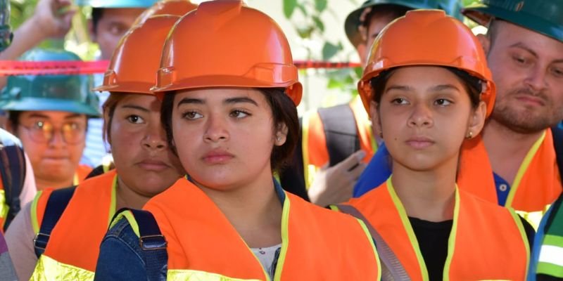 Demostraciones de capacidades y habilidades aprendidas por estudiantes técnicos del sector industrial