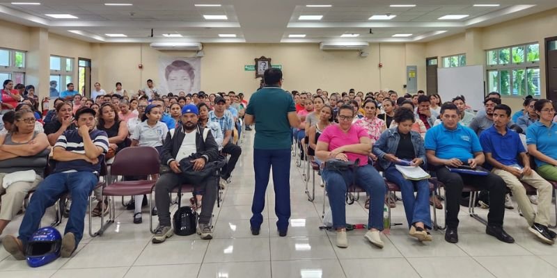 Madres y padres toman un lugar clave  en la educación de sus hijos