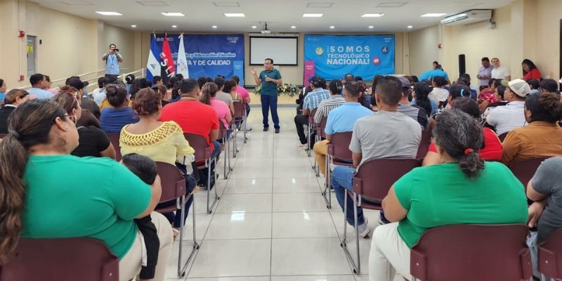 Madres y padres toman un lugar clave  en la educación de sus hijos