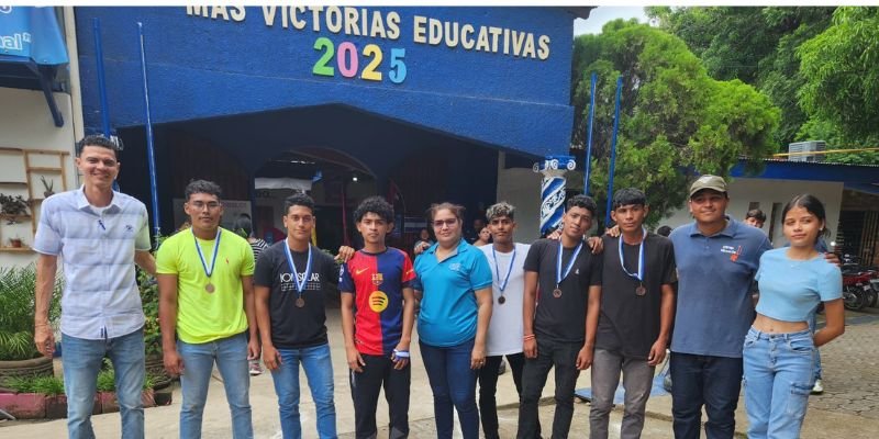 Estudiantes técnicos conmemoran el Día del Estudiante con arte, cultura y reconocimiento al talento juvenil