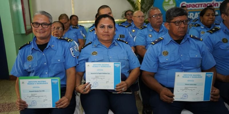 Capacitan a más de 9 mil oficiales de la Policía con programa técnico y tecnológico