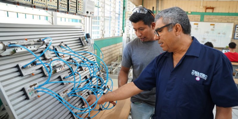 Educación Técnica Honra Legado del General Sandino con Demostraciones Tecnológicas en Managua