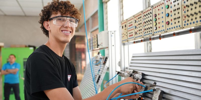 Educación Técnica Honra Legado del General Sandino con Demostraciones Tecnológicas en Managua