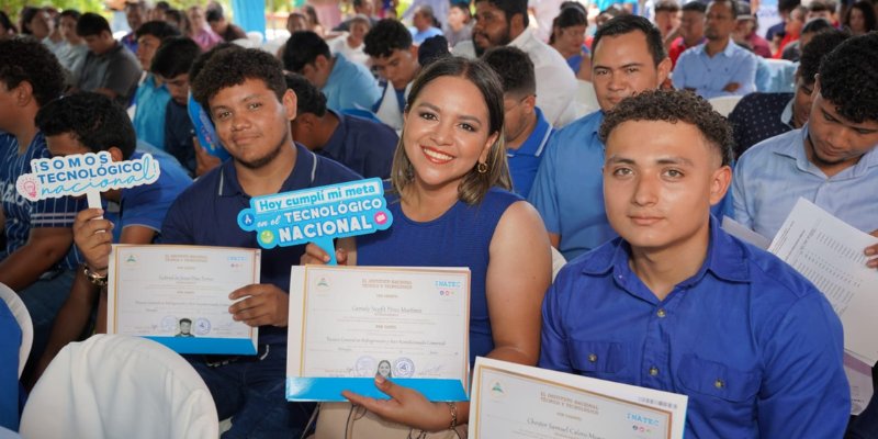 El Centro Tecnológico Hugo Chávez gradúa a 185 nuevos profesionales