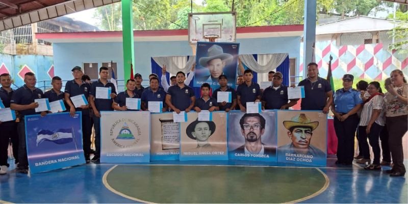 200 protagonistas egresan de la Escuela Municipal de Oficio en Siuna en celebración de las Fiestas Patrias