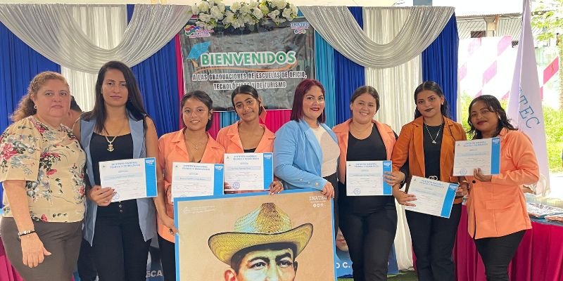 200 protagonistas egresan de la Escuela Municipal de Oficio en Siuna en celebración de las Fiestas Patrias