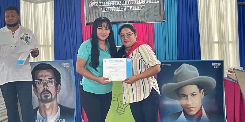 200 protagonistas egresan de la Escuela Municipal de Oficio en Siuna en celebración de las Fiestas Patrias