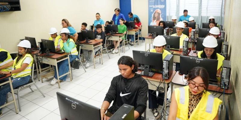 Comunidad educativa participa en la construcción de la Estrategia Nacional de Educación 2027-2030