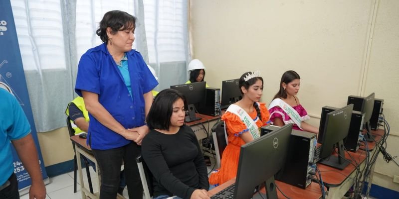 Comunidad educativa participa en la construcción de la Estrategia Nacional de Educación 2027-2030