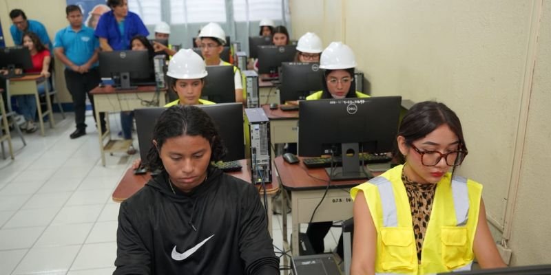 Comunidad educativa participa en la construcción de la Estrategia Nacional de Educación 2027-2030