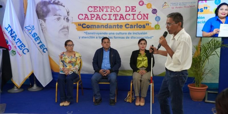 Servidores públicos se forman para garantizar  una atención inclusiva a personas ciegas