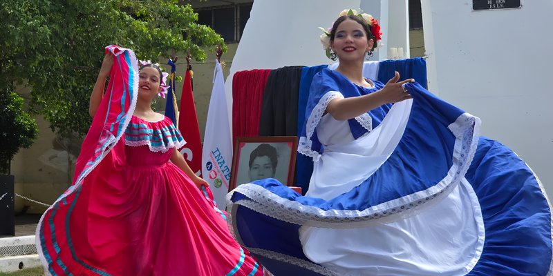Comunidad Educativa Rinde Homenaje al Héroe Juan De Dios Muñoz Reyes en el Centro Tecnológico De León