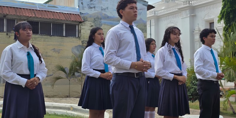 Comunidad Educativa Rinde Homenaje al Héroe Juan De Dios Muñoz Reyes en el Centro Tecnológico De León
