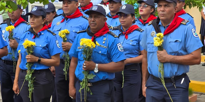 Comunidad Educativa Rinde Homenaje al Héroe Juan De Dios Muñoz Reyes en el Centro Tecnológico De León