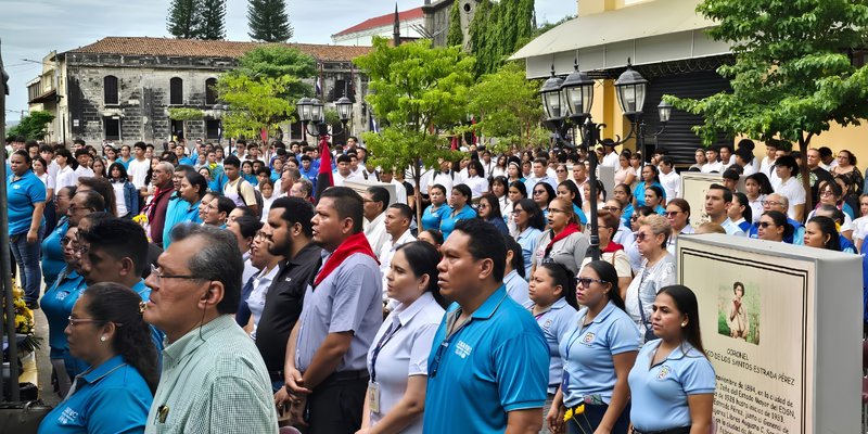 Comunidad Educativa Rinde Homenaje al Héroe Juan De Dios Muñoz Reyes en el Centro Tecnológico De León