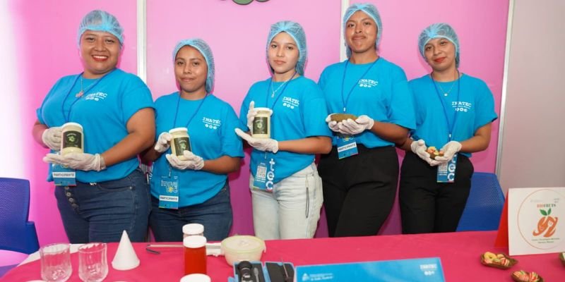 INNOVATEC 2025: Jóvenes técnicos  demuestran su talento e innovación