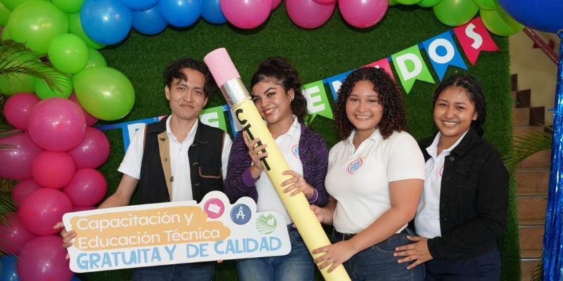 Más de 50 mil estudiantes técnicos inician el segundo semestre con festivales culturales
