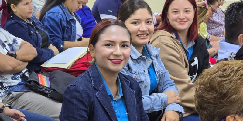 Más de 5 mil docentes participan en Encuentro Nacional “Tiempos de Paz y Dignidad”