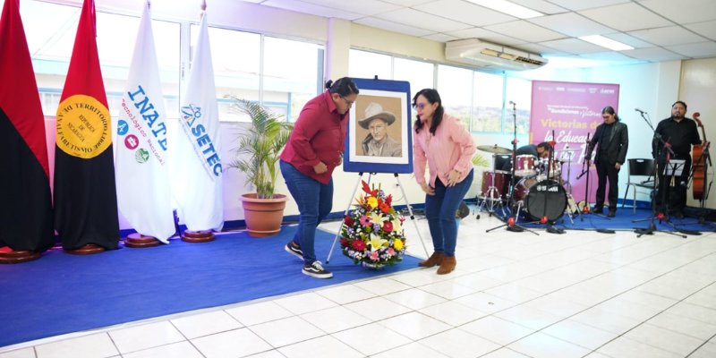 Más de 5 mil docentes participan en Encuentro Nacional “Tiempos de Paz y Dignidad”