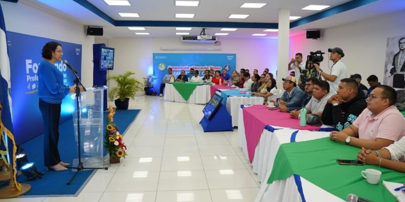 Maestras y maestros fortalecen sus competencias en el II Encuentro Nacional de Actualización Pedagógica