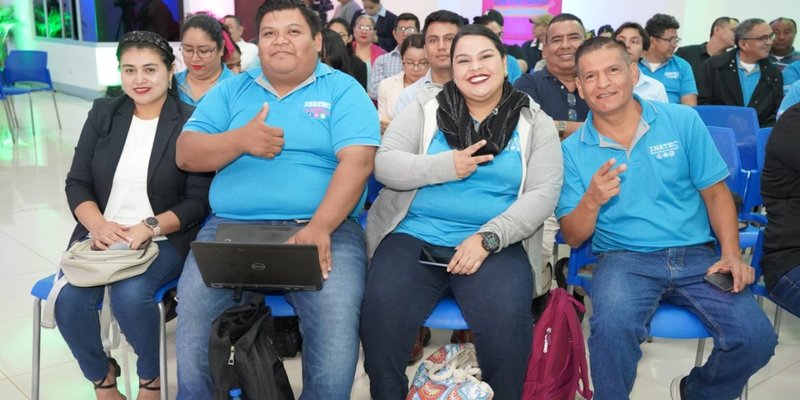 Maestros comparten propuestas para innovar el  aprendizaje en los Centros Tecnológicos