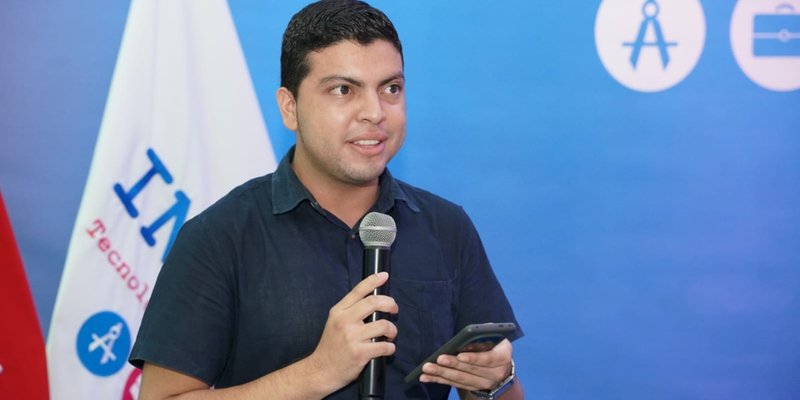 Maestros comparten propuestas para innovar el  aprendizaje en los Centros Tecnológicos