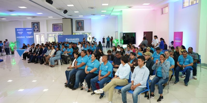 Maestros comparten propuestas para innovar el  aprendizaje en los Centros Tecnológicos
