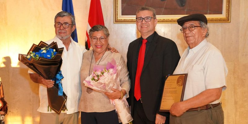 Maestros del Centro Cultural y Politécnico José Coronel Urtecho reciben reconocimiento por su trayectoria artística