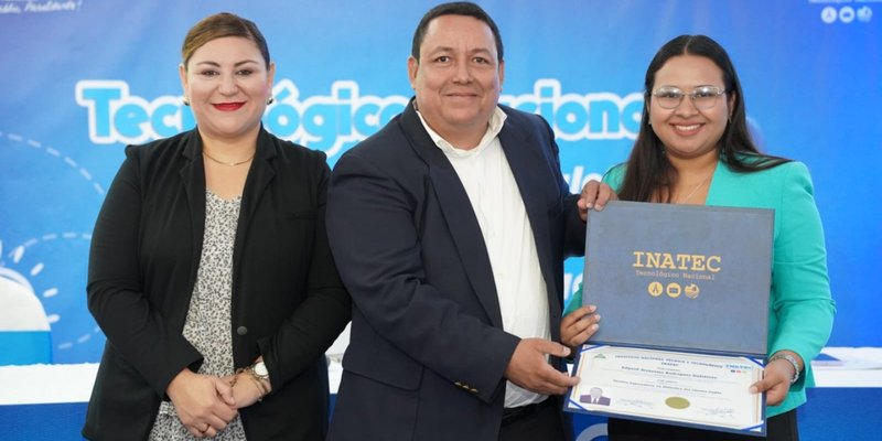 Maestros fortalecen sus capacidades para enseñar inglés  con nuevas herramientas didácticas