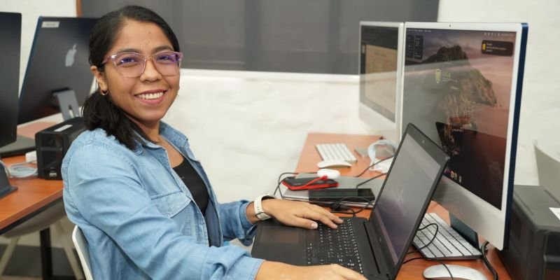 Mentores evalúan a los equipos que buscan llegar a Hackathon Nicaragua Kronox 2026