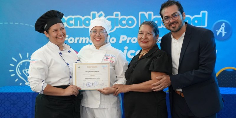 Nuevos técnicos en hotelería y turismo se gradúan en saludo a Julio Victorioso
