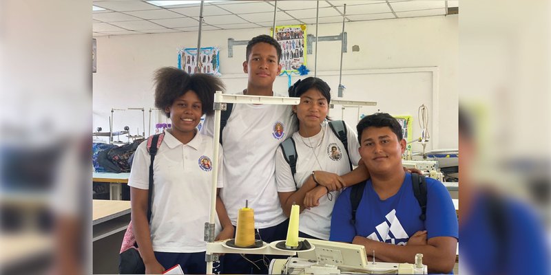 Jóvenes del caribe conocen equipamiento del Centro Tecnológico Héroes y Mártires de Puerto Cabezas