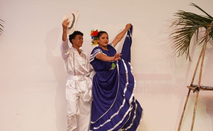 Sistema Educativo de Río San Juan celebró el orgullo de nuestras raíces en la Gala Artística “Voces del Río”
