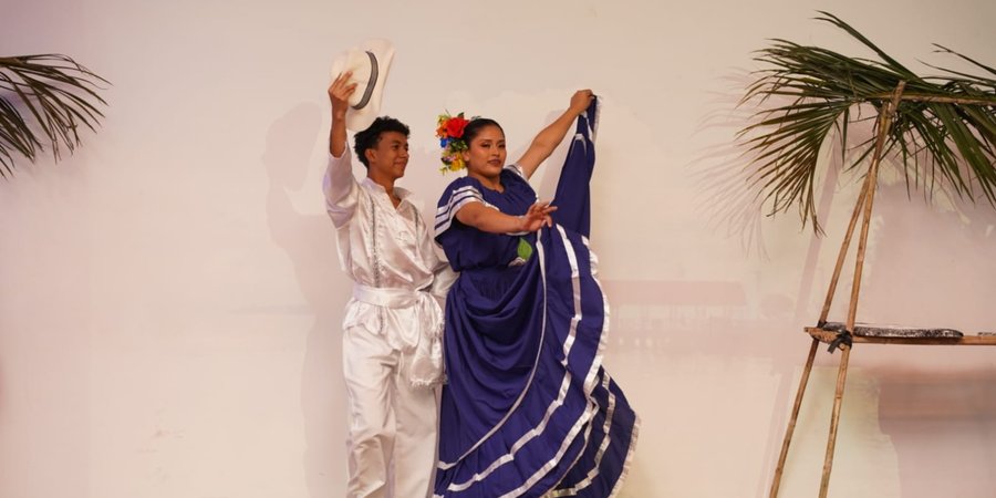 Sistema Educativo de Río San Juan celebró el orgullo de nuestras raíces en la Gala Artística “Voces del Río”