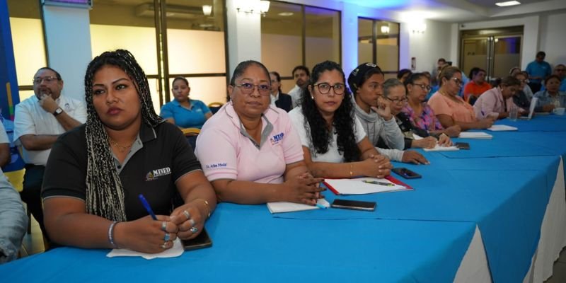 Sistema Educativo Nacional realiza taller para fortalecer la evaluación para los aprendizajes