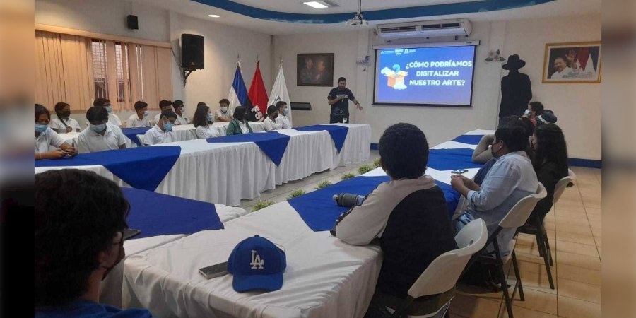 Concluye taller sobre uso de aplicaciones para elaborar diseños relacionadas a las artes plásticas