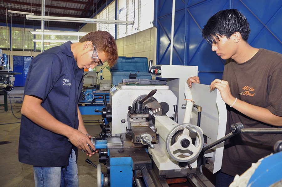 Técnico General En Operación De Máquinas Herramientas Tecnológico