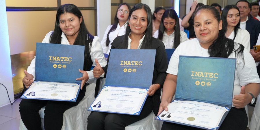Un río, seis horas de camino y una razón para enseñar inglés