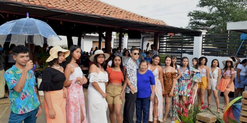 Estudiantes de Diseño, Corte y Confección presentan novedosos diseños en pasarela de Verano #SoyTecNicaragua