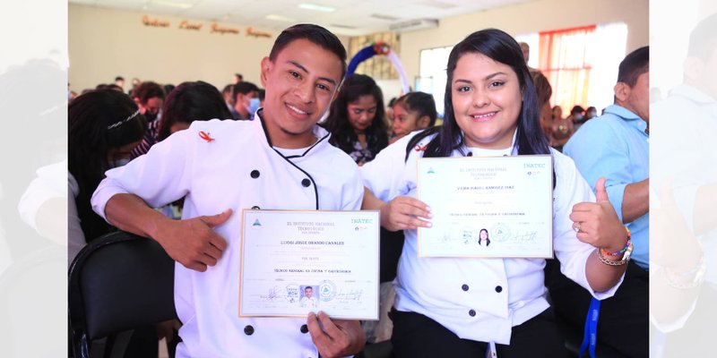 Estelianos cumplen su sueño de graduarse en una Carrera Técnica