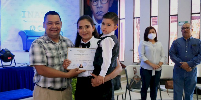 Estelianos cumplen su sueño de graduarse en una Carrera Técnica