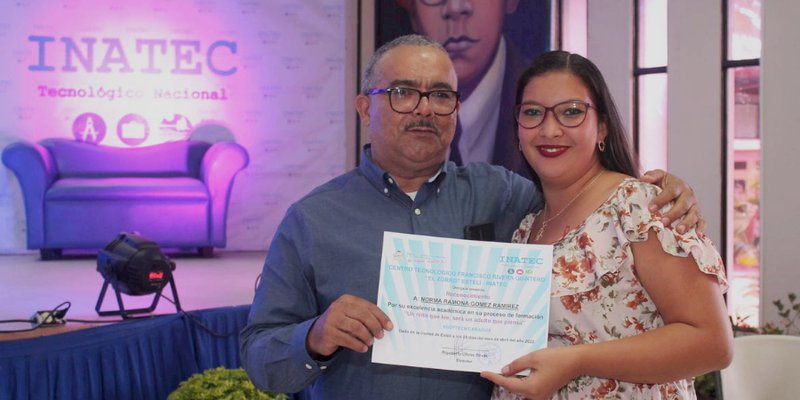 Estelianos cumplen su sueño de graduarse en una Carrera Técnica