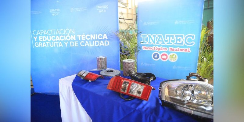 Donación de repuestos automotrices fortalece clases prácticas de estudiantes técnicos