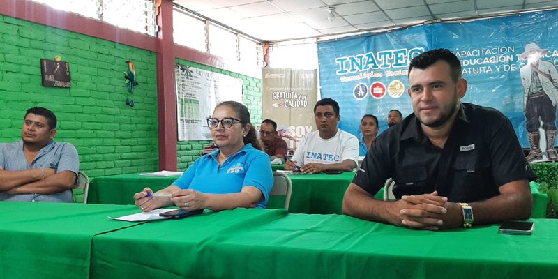 Docentes del Centro Tecnológico Santiago Baldovino en Taller enfocado en despertar la creatividad