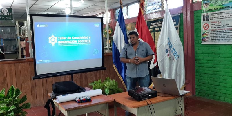 Docentes del Centro Tecnológico Santiago Baldovino en Taller enfocado en despertar la creatividad