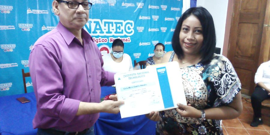Trabajadores empíricos de Granada son certificados en diferentes oficios