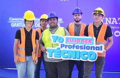 Estudiantes técnicos destacan por su esfuerzo y dedicación