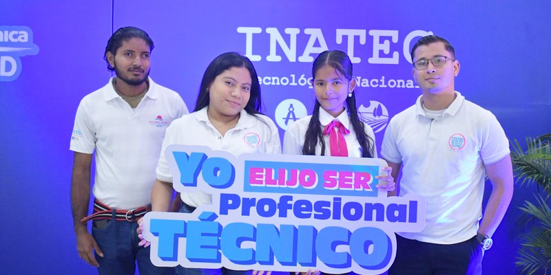 Estudiantes técnicos destacan por su esfuerzo y dedicación